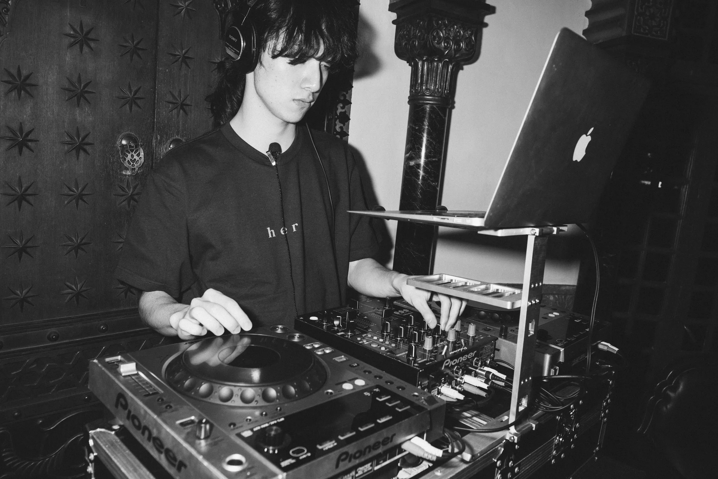イベントで音楽を担うDJブース